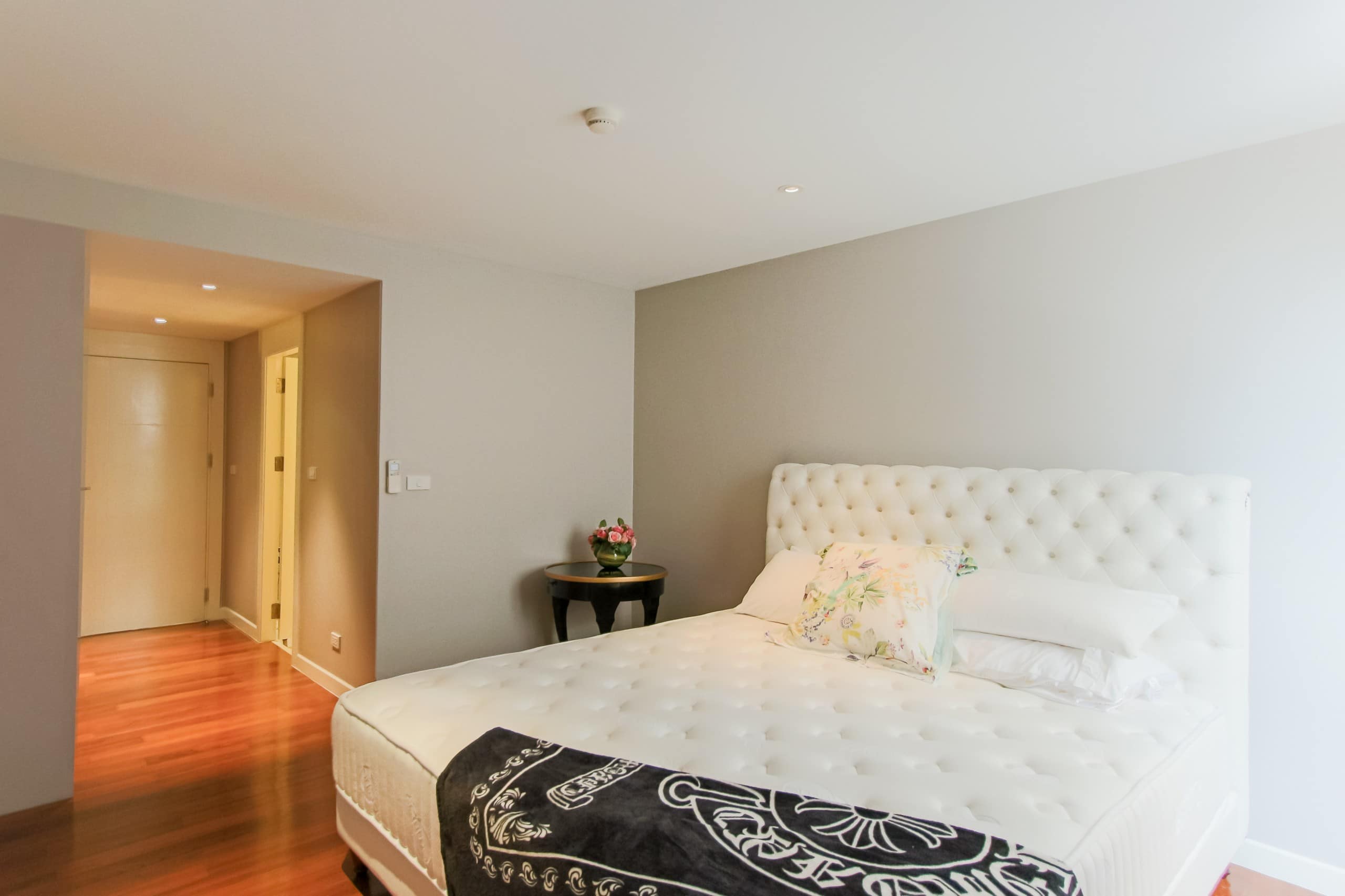 Captivating Three Bedroom Condo For Rent In Thong Lor-11