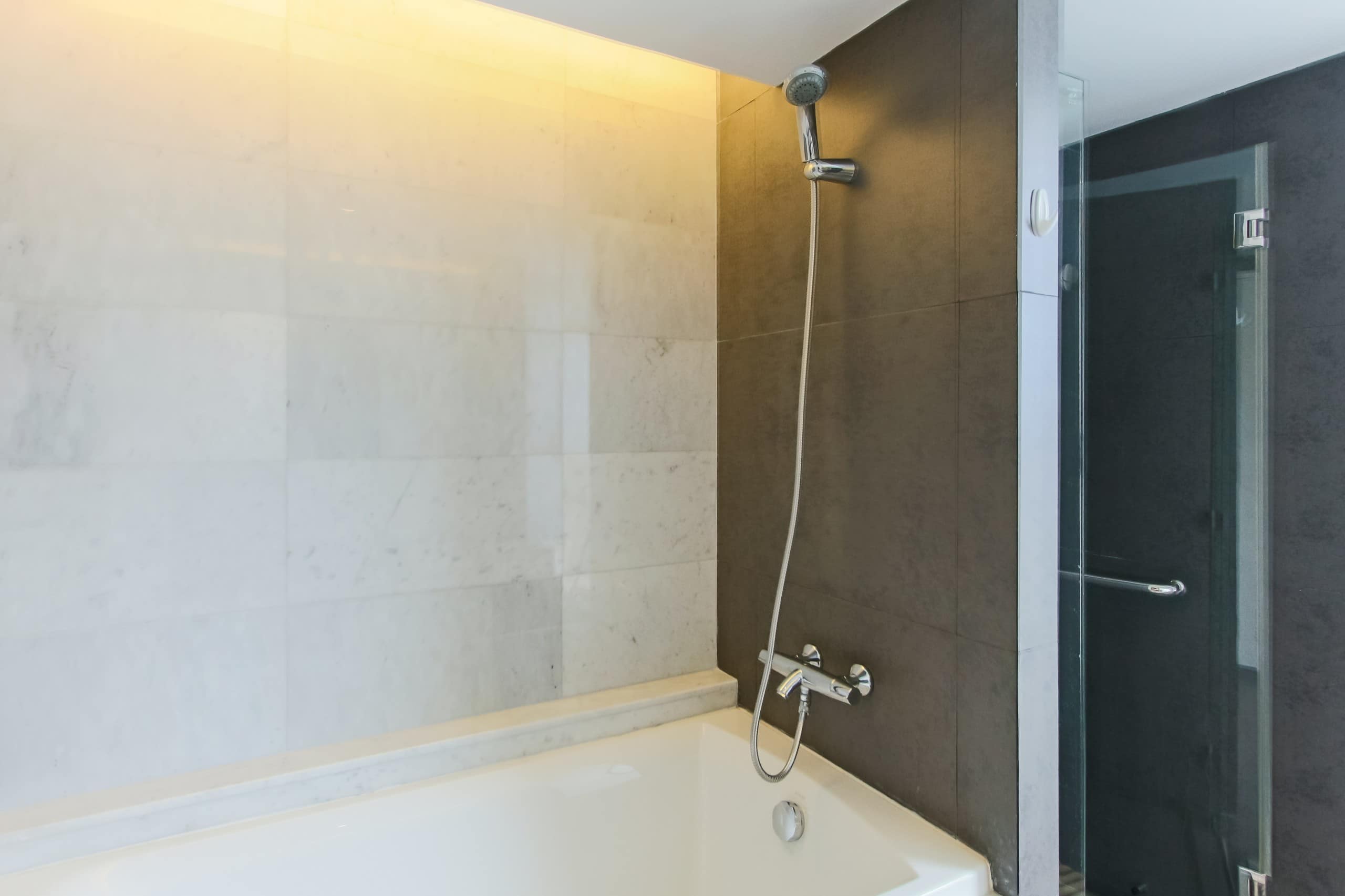 Captivating Three Bedroom Condo For Rent In Thong Lor-16