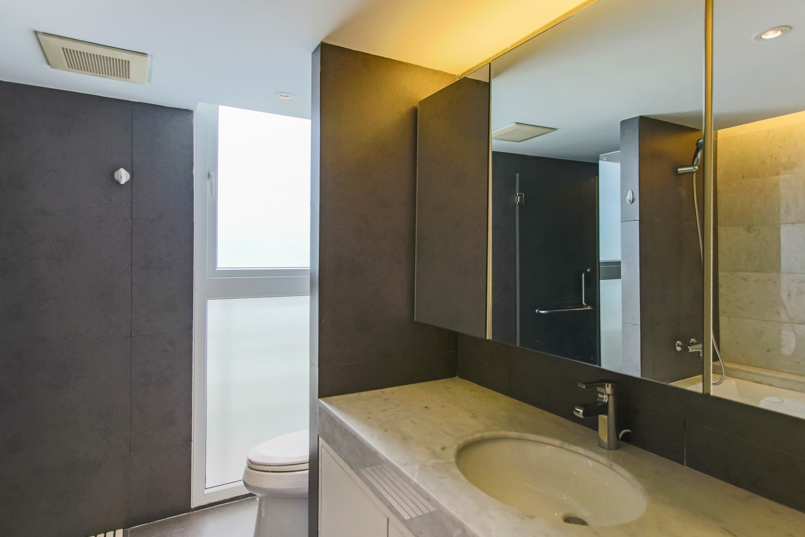 Captivating Three Bedroom Condo For Rent In Thong Lor-17