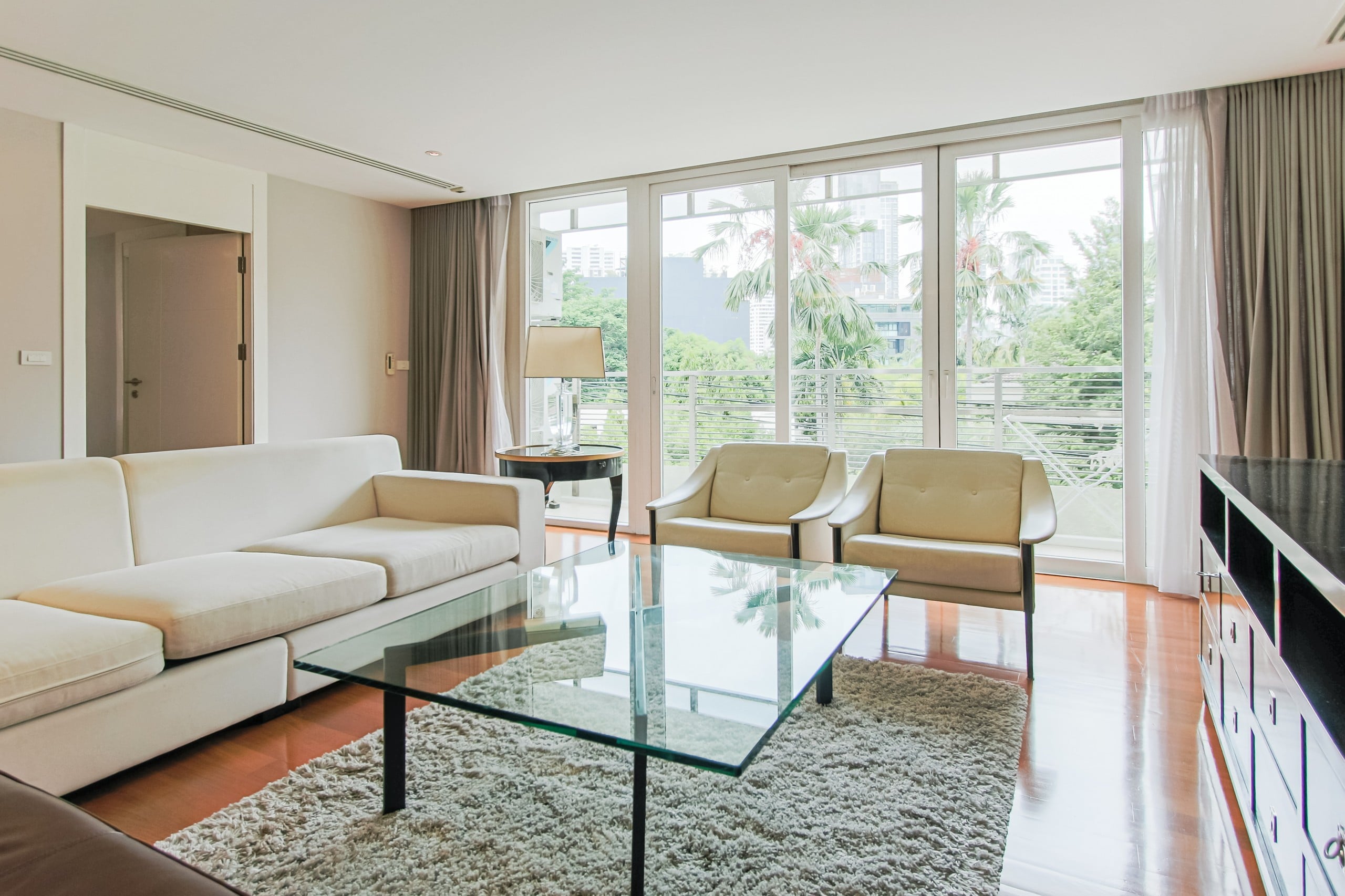 Captivating Three Bedroom Condo For Rent In Thong Lor-4