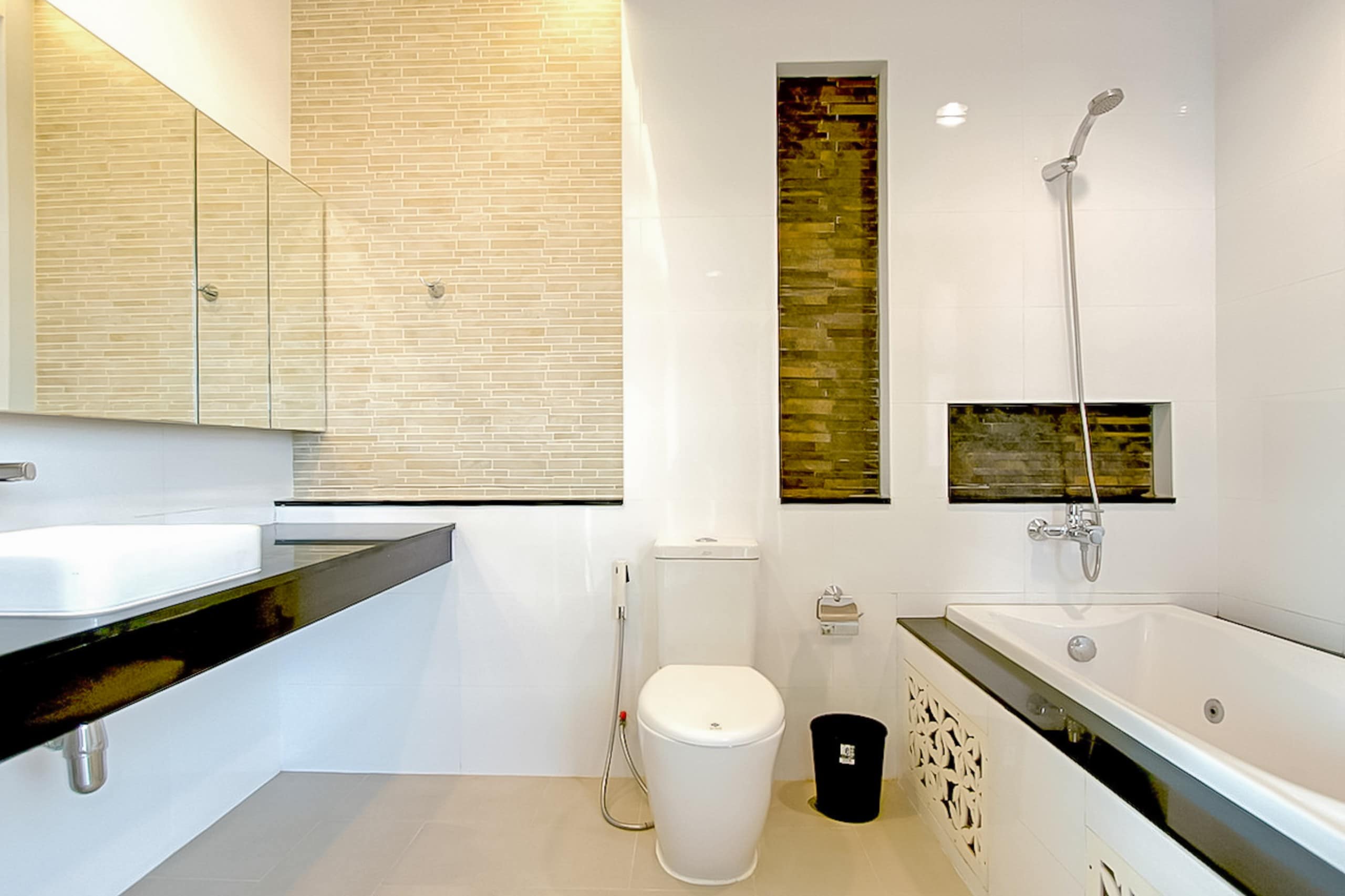 Immaculate Three Bedroom Condo for Rent in Ekkamai-10