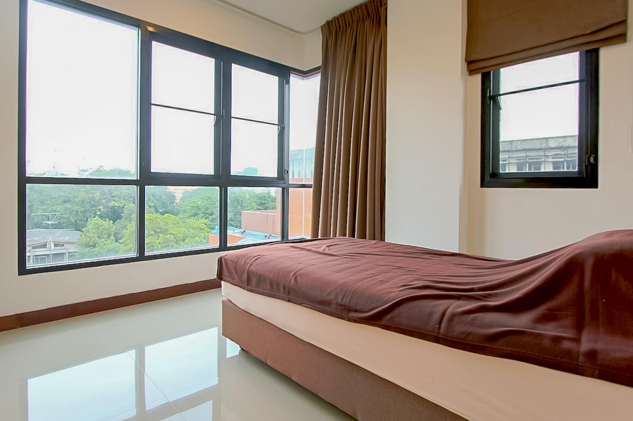 Immaculate Three Bedroom Condo for Rent in Ekkamai-13