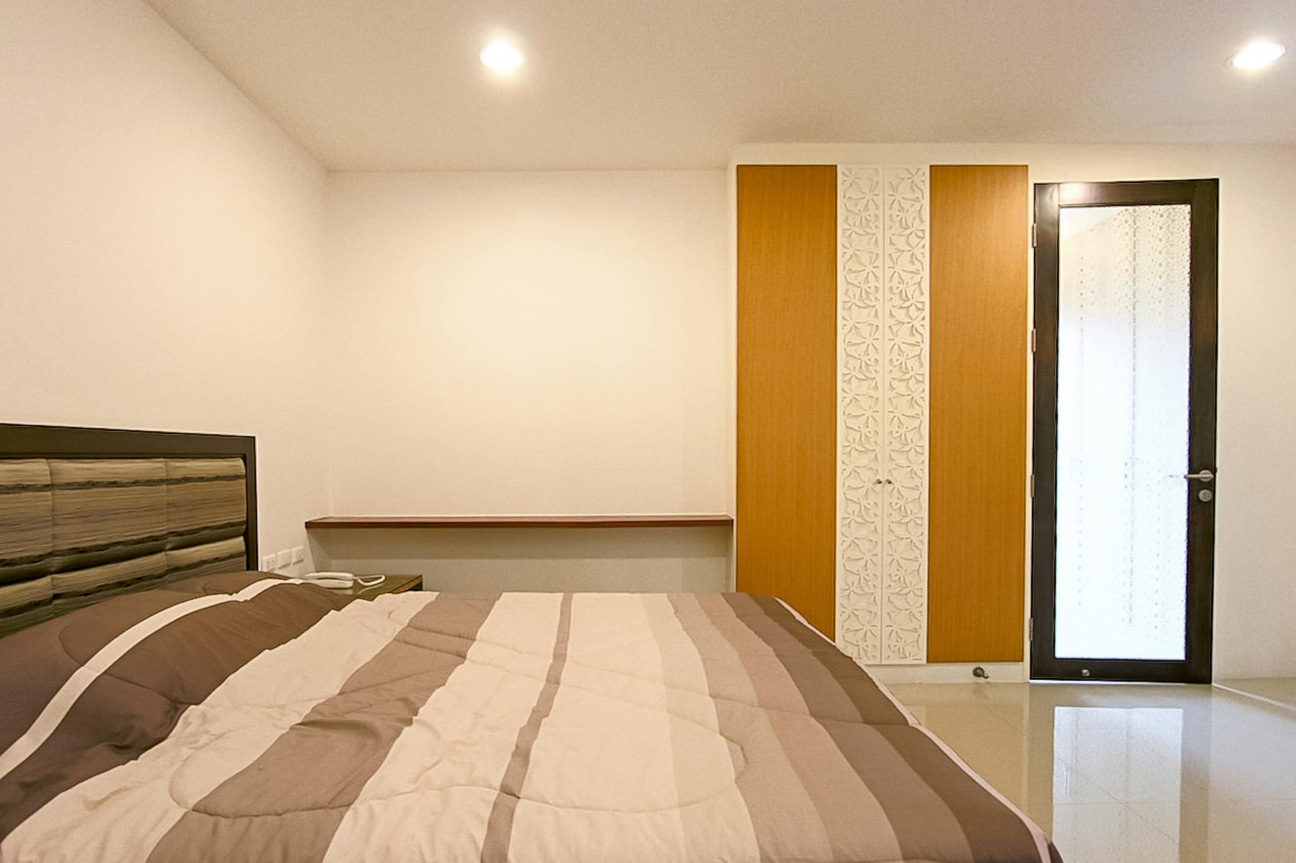 Immaculate Three Bedroom Condo for Rent in Ekkamai-15