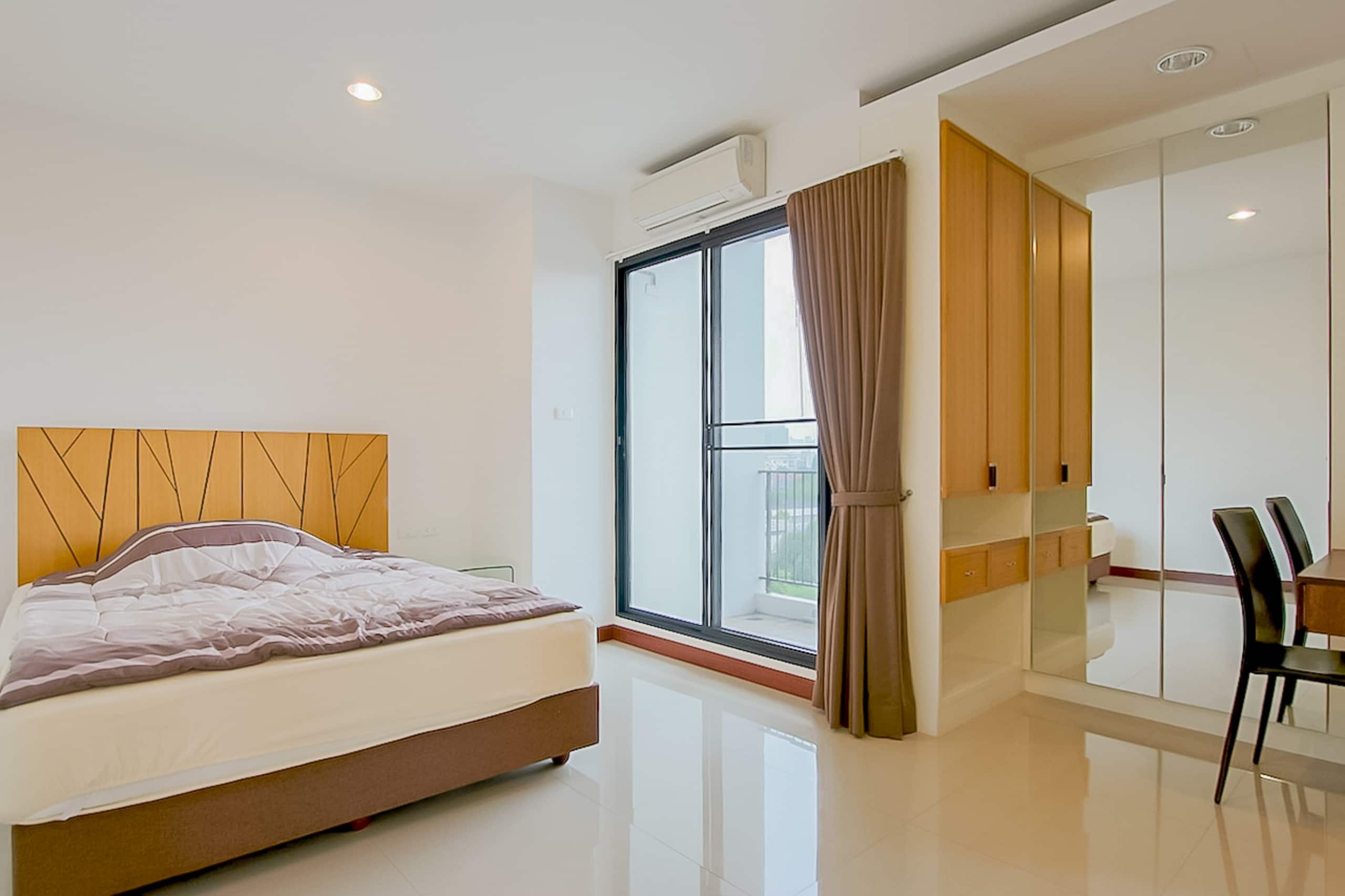 Immaculate Three Bedroom Condo for Rent in Ekkamai-7