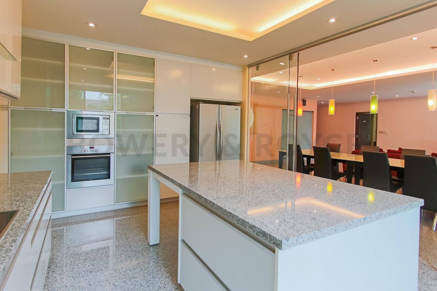 [:en]Large Three Bedroom Condo for Rent in Phra Khanong-4[:TH]ห้องครัวแบบยุโรป[:]
