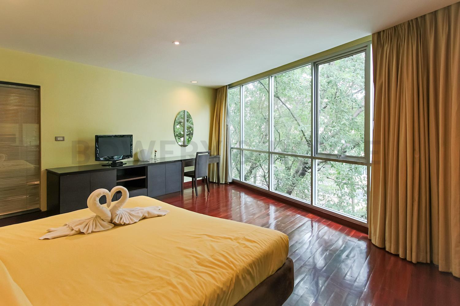 [:en]Master bedroom suites with greenery views by the windows[:TH]ห้องนอนที่รื่นร่มสงบและปลอดภัย[:]