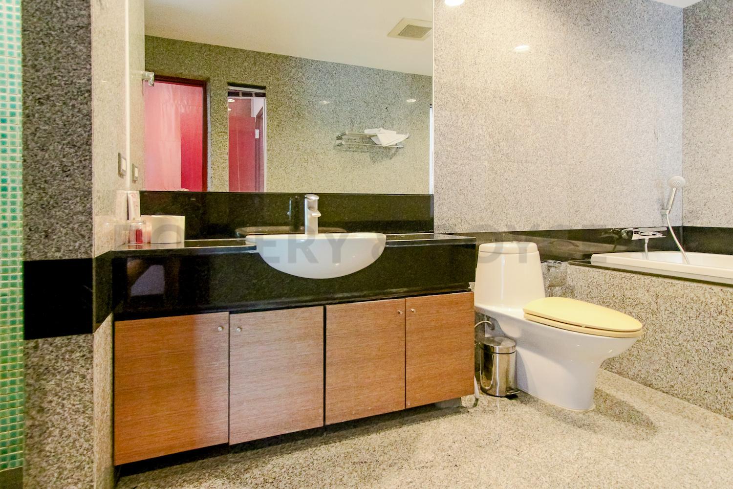 Large Two Bedroom Duplex For Rent in Phra Khanong-10-bathroom