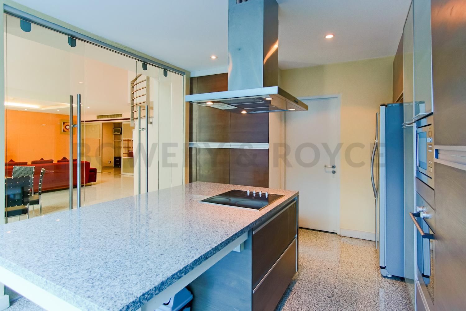 Large Two Bedroom Duplex For Rent in Phra Khanong-5-kitchen