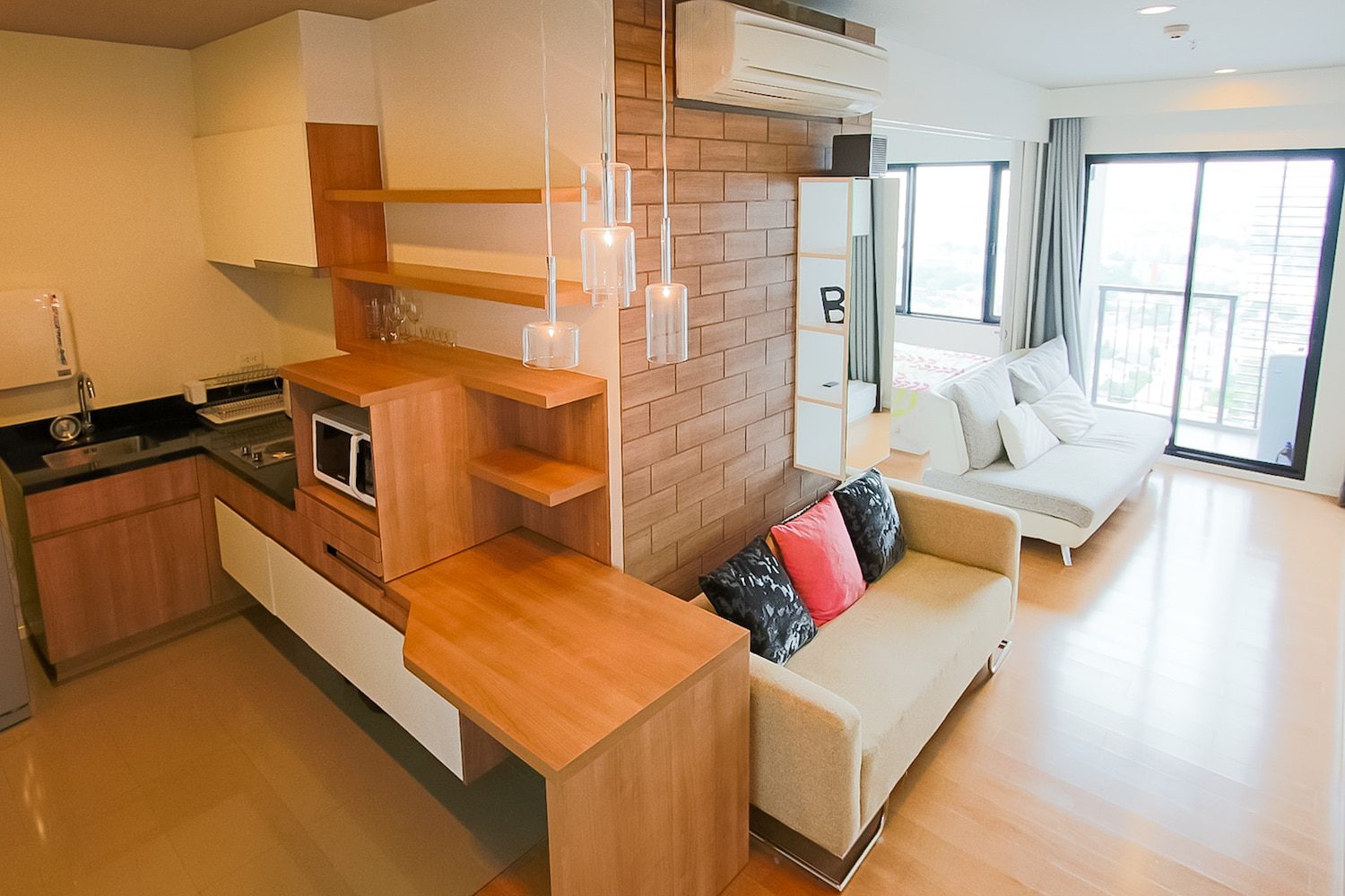 Lovely One Bedroom Condo For Rent In On Nut-1