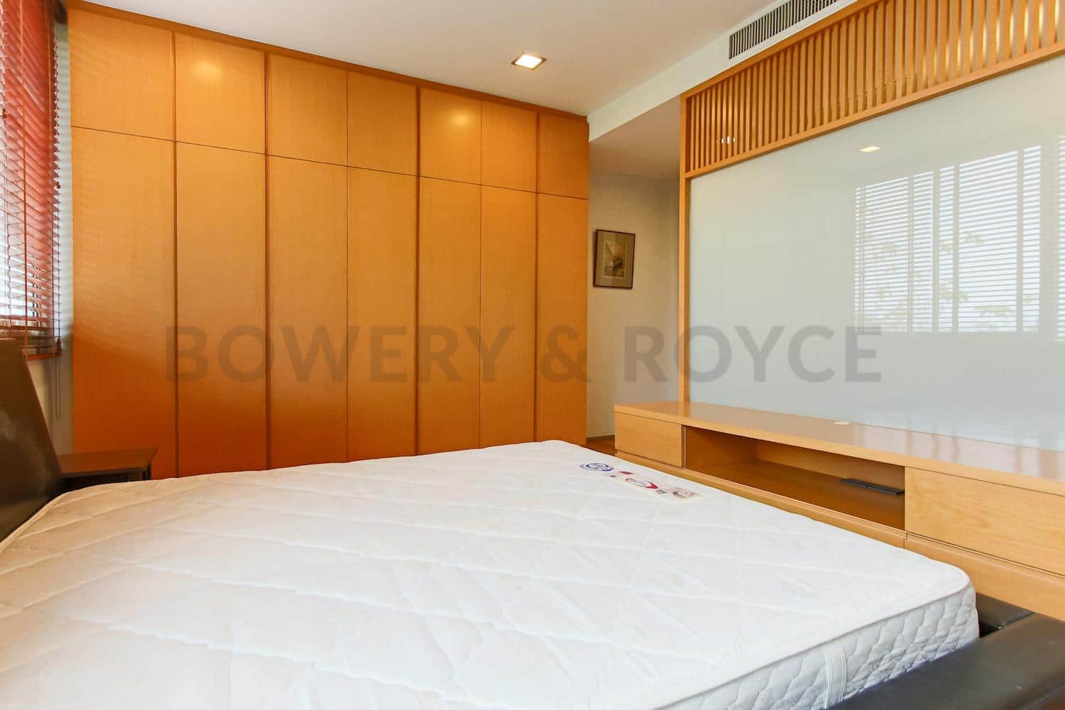 Spacious-Two-Bedroom-Condo-for-Rent-in-PhraKanong-5