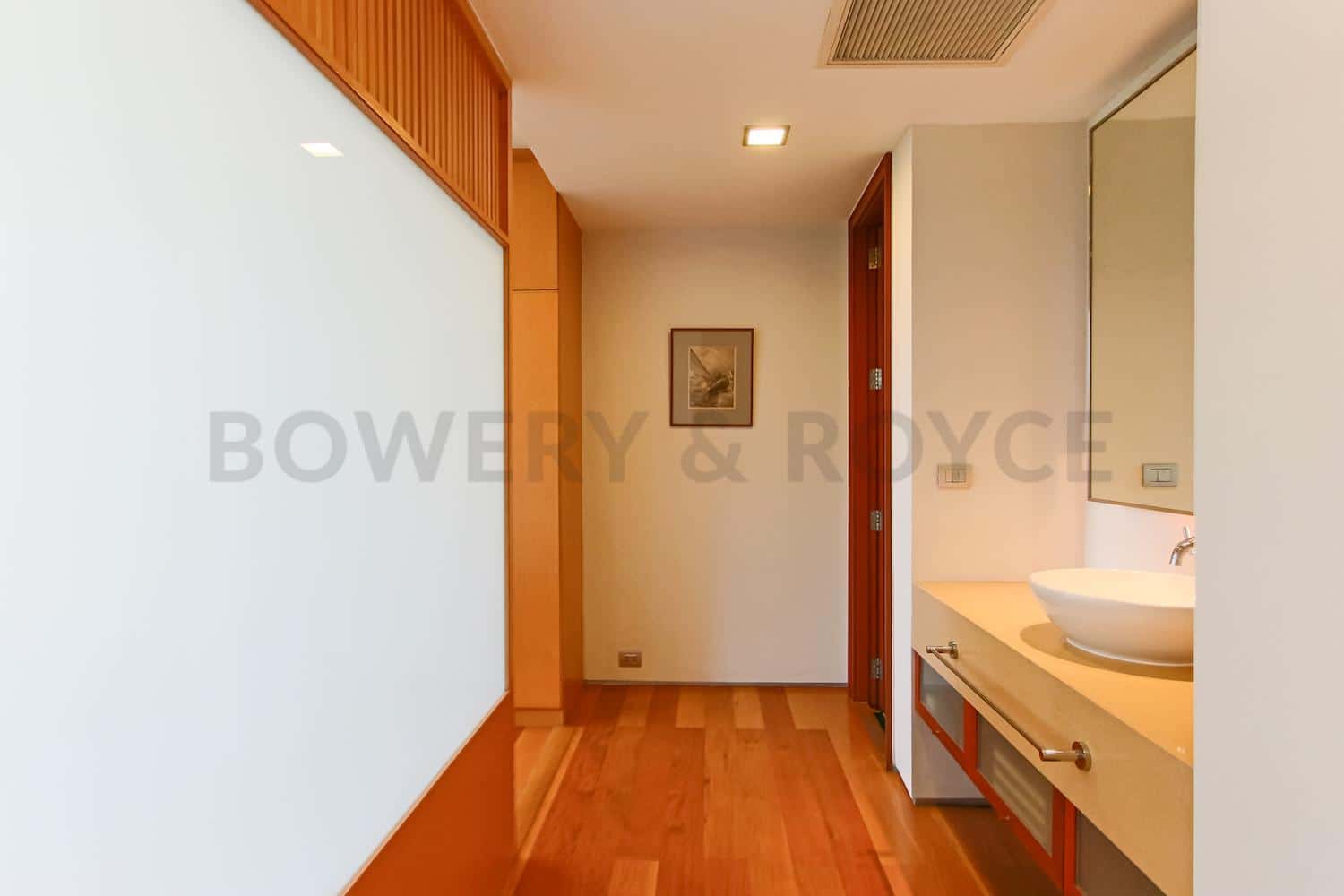 Spacious-Two-Bedroom-Condo-for-Rent-in-PhraKanong-6