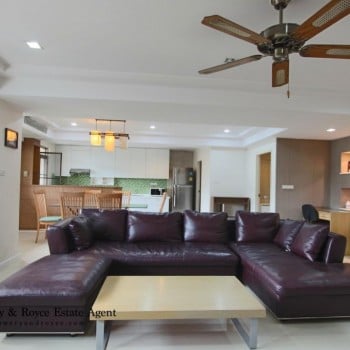 Spacious-three-bedroom-condo-for-rent-in-PhromPhong-2-1024x682