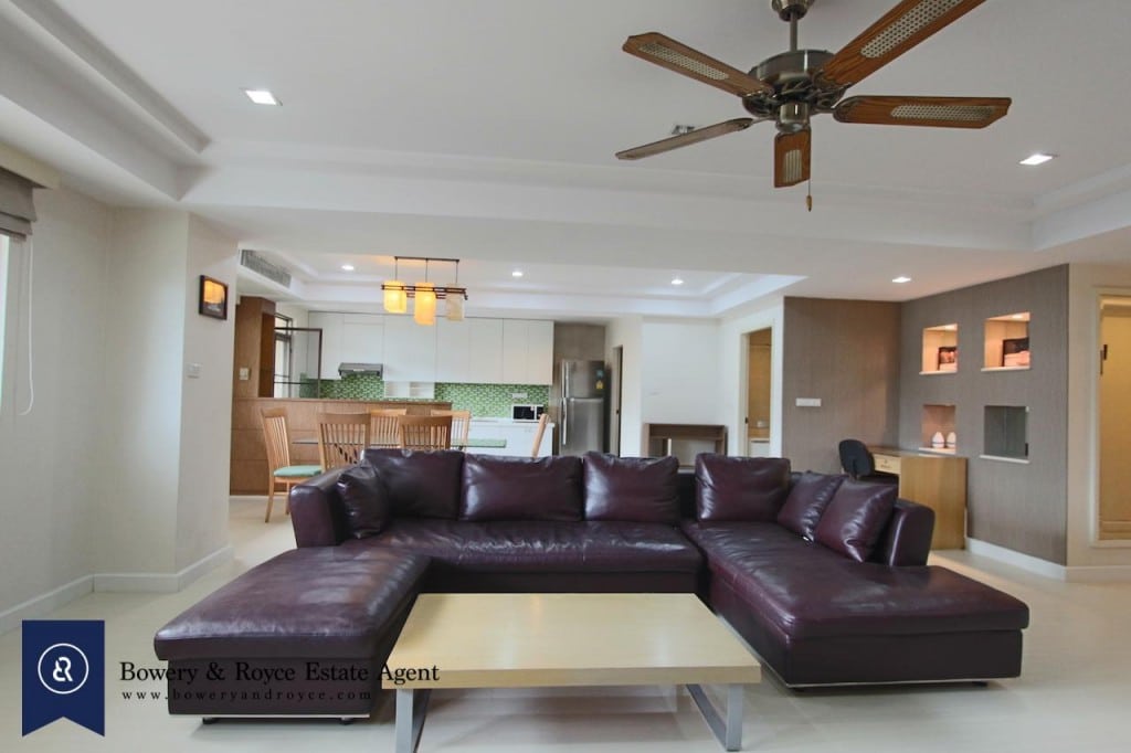 Spacious-three-bedroom-condo-for-rent-in-PhromPhong-2-1024x682