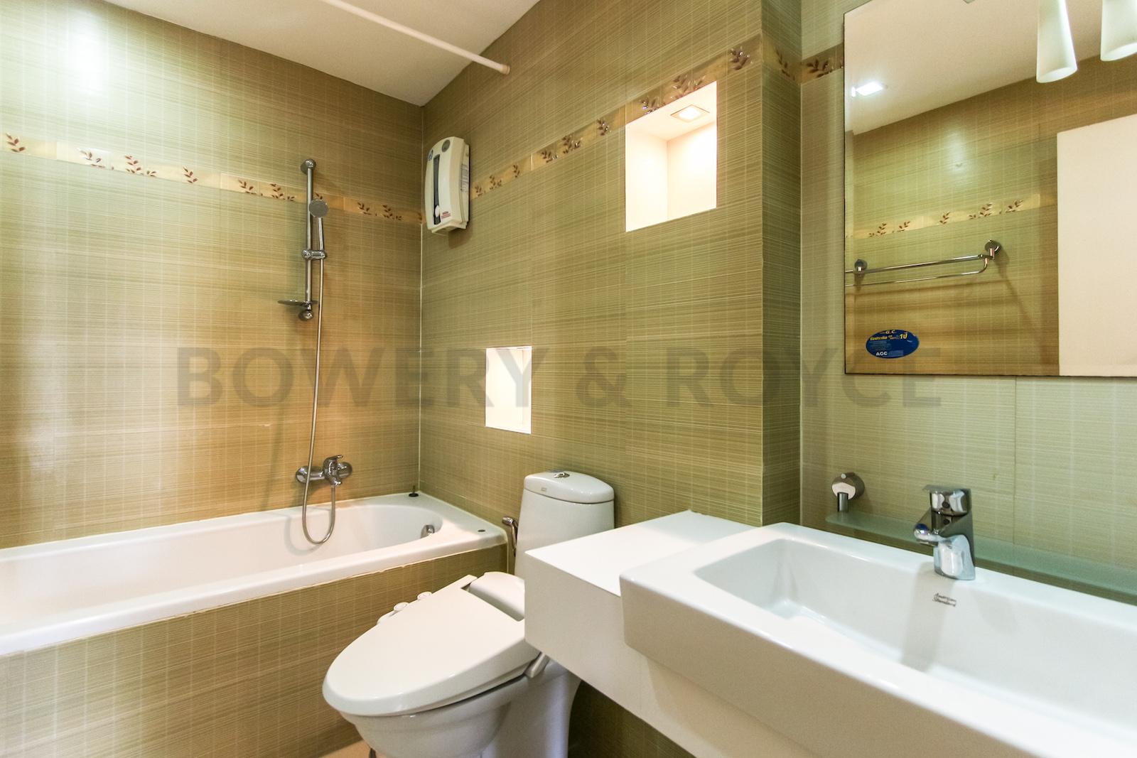 bright two bedroom condo for rent in Thong Lor-13