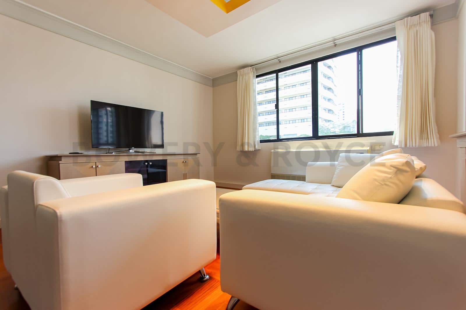 bright two bedroom condo for rent in Thong Lor-7