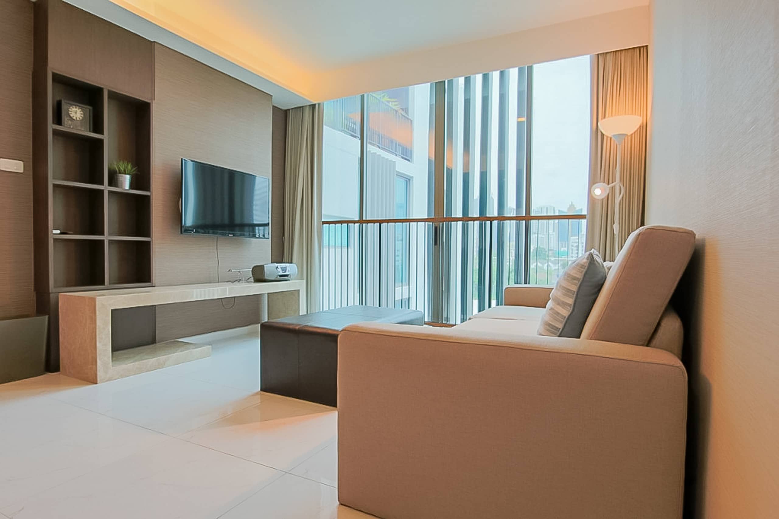 immaculate-two-bedroom-condo-for-rent-in-phromphong-1