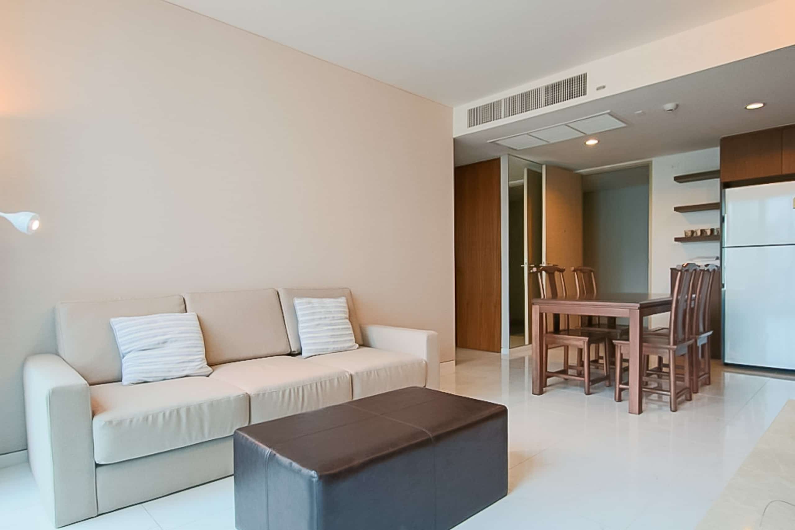 immaculate-two-bedroom-condo-for-rent-in-phromphong-2