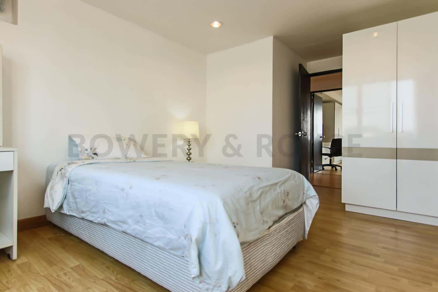 inviting two bedroom condo for rent in Ekkamai-8
