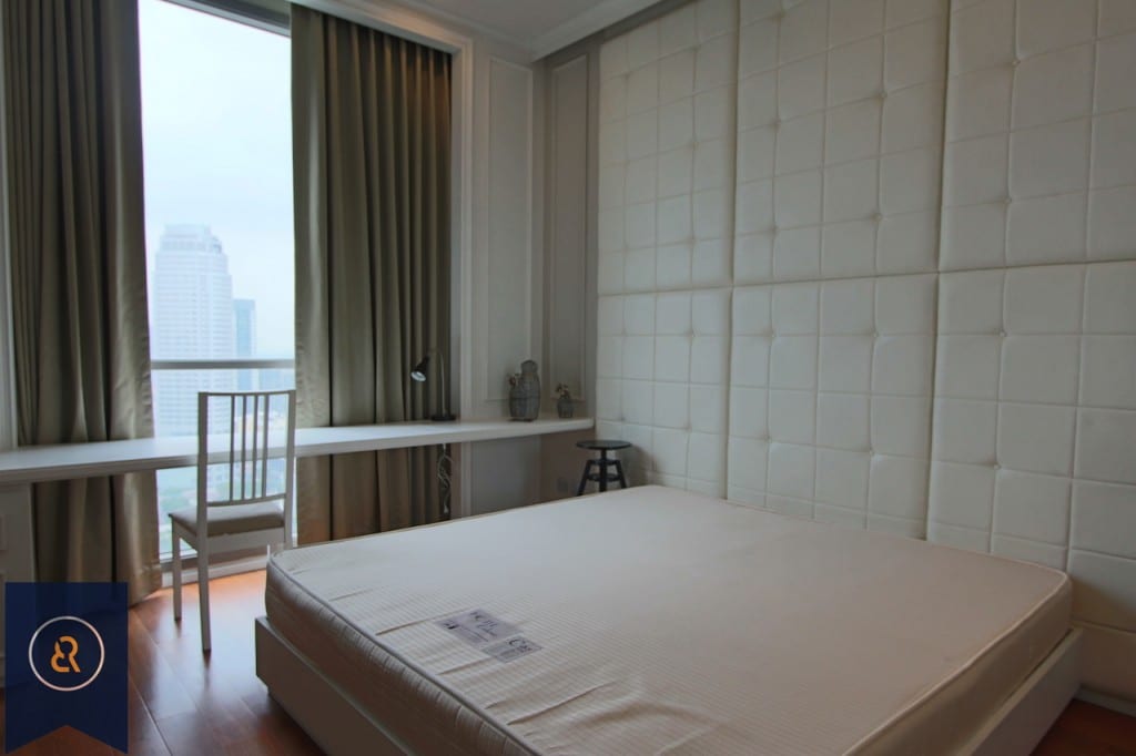 Alluring-Great-Location-Two-Bedroom-Condo-for-Rent-in-Thong-Lor-5-1024x682