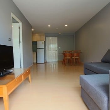 Delightful-one-bedroom-condo-for-rent-in-thong-lor-3-large-space-living-area-1024x683