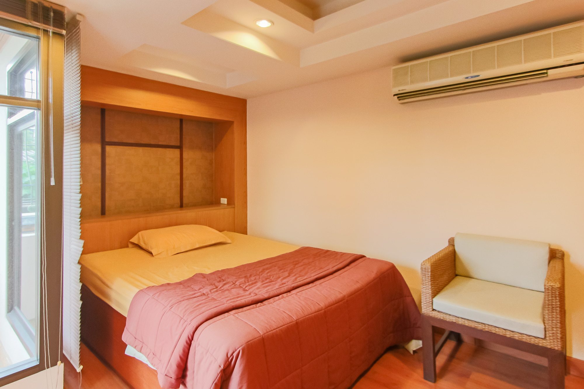 great value two bedroom apartment for rent in thonglor