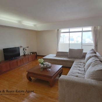 Immaculate-Three-Bedrooms-Condo-for-Rent-in-Phrom-Phong-1-1024x683