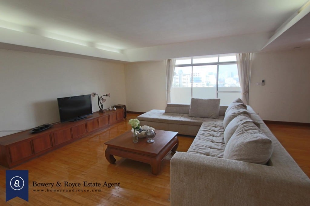Immaculate-Three-Bedrooms-Condo-for-Rent-in-Phrom-Phong-1-1024x683