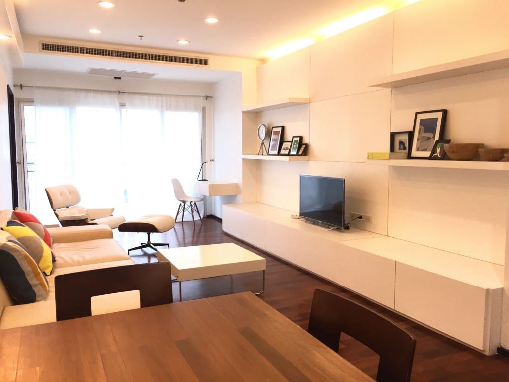 Modern-One-Bedroom-Condo-for-Rent-in-Thong-Lor-living-room-1024x768