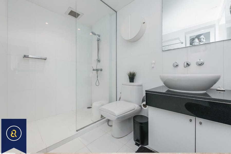 Modern-Studio-Condo-for-Rent-in-Chidlom-bathroom