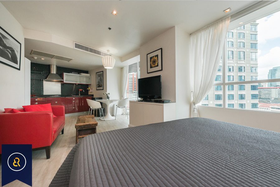Modern-Studio-Condo-for-Rent-in-Chidlom-living-space-1
