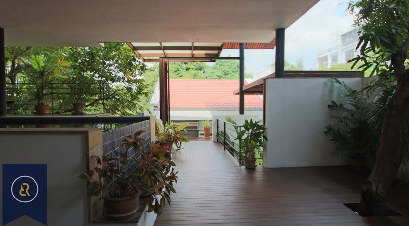 Modern-Three-Bedroom-Duplex-for-Rent-in-Thong-Lor-with-Private-Pool-4-830x460