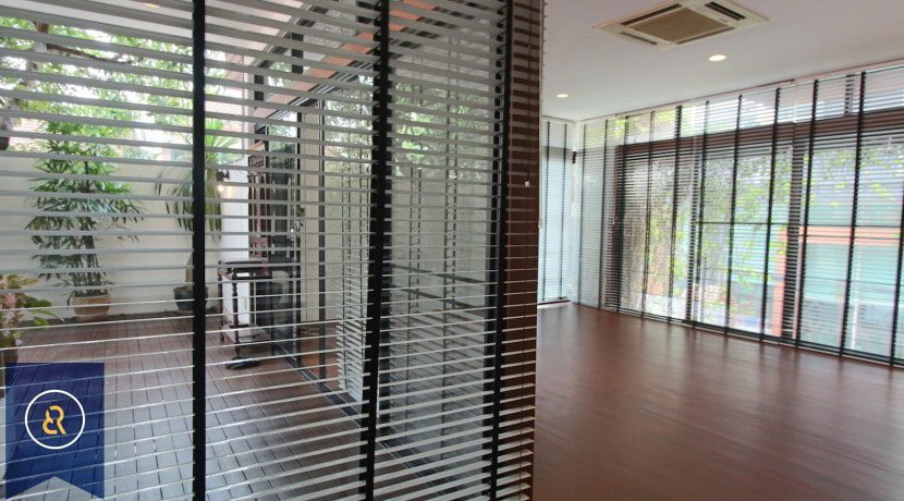 Modern-Three-Bedroom-Duplex-for-Rent-in-Thong-Lor-with-Private-Pool-5-830x460