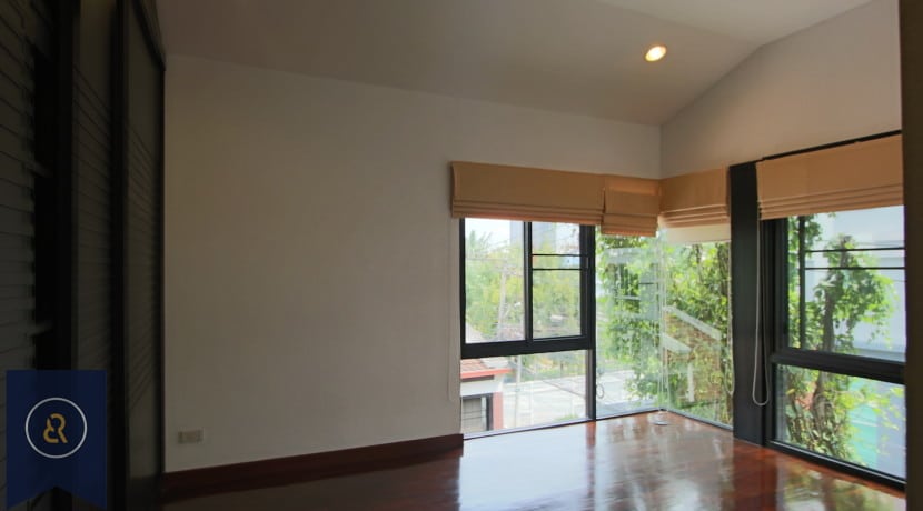 Modern-Three-Bedroom-Duplex-for-Rent-in-Thong-Lor-with-Private-Pool-8-830x460