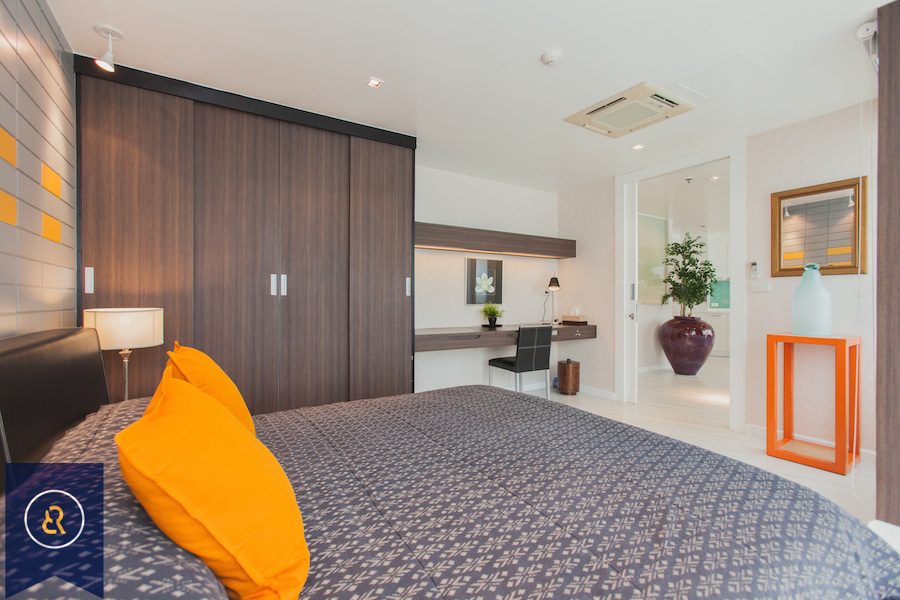 Spotless-one-bedroom-condo-for-rent-in-chidlom-langsuan-Bed-Watdrobe