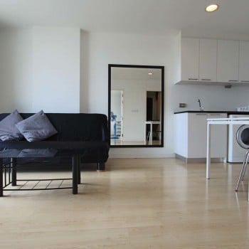charming-one-bedroom-condo-for-rent-in-ekamai-5
