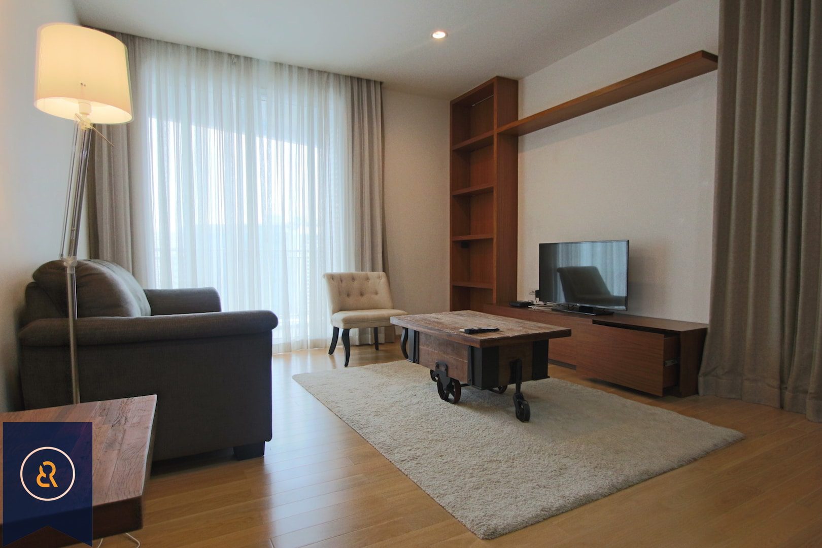 modern-two-bedroom-condo-for-rent-in-phromphong-4