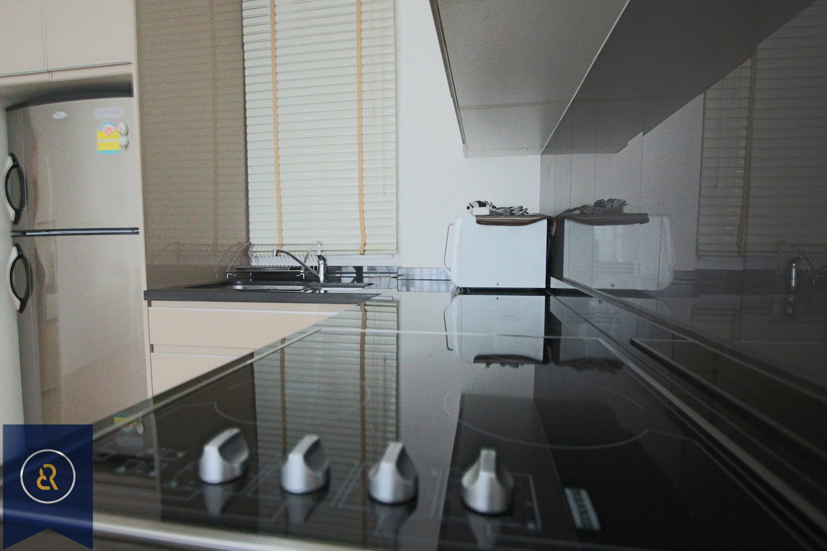 modern-two-bedroom-condo-for-rent-in-phromphong-5