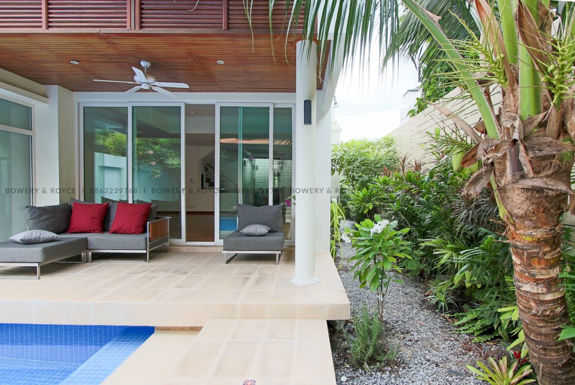 Beautiful Four Bedroom Villa with Private Pool for rent in Phrom Phong