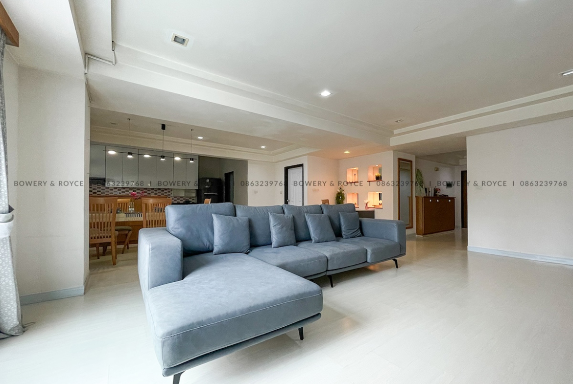Cozy Three Bedroom Condo for Rent and for Sale in Phrom Phong
