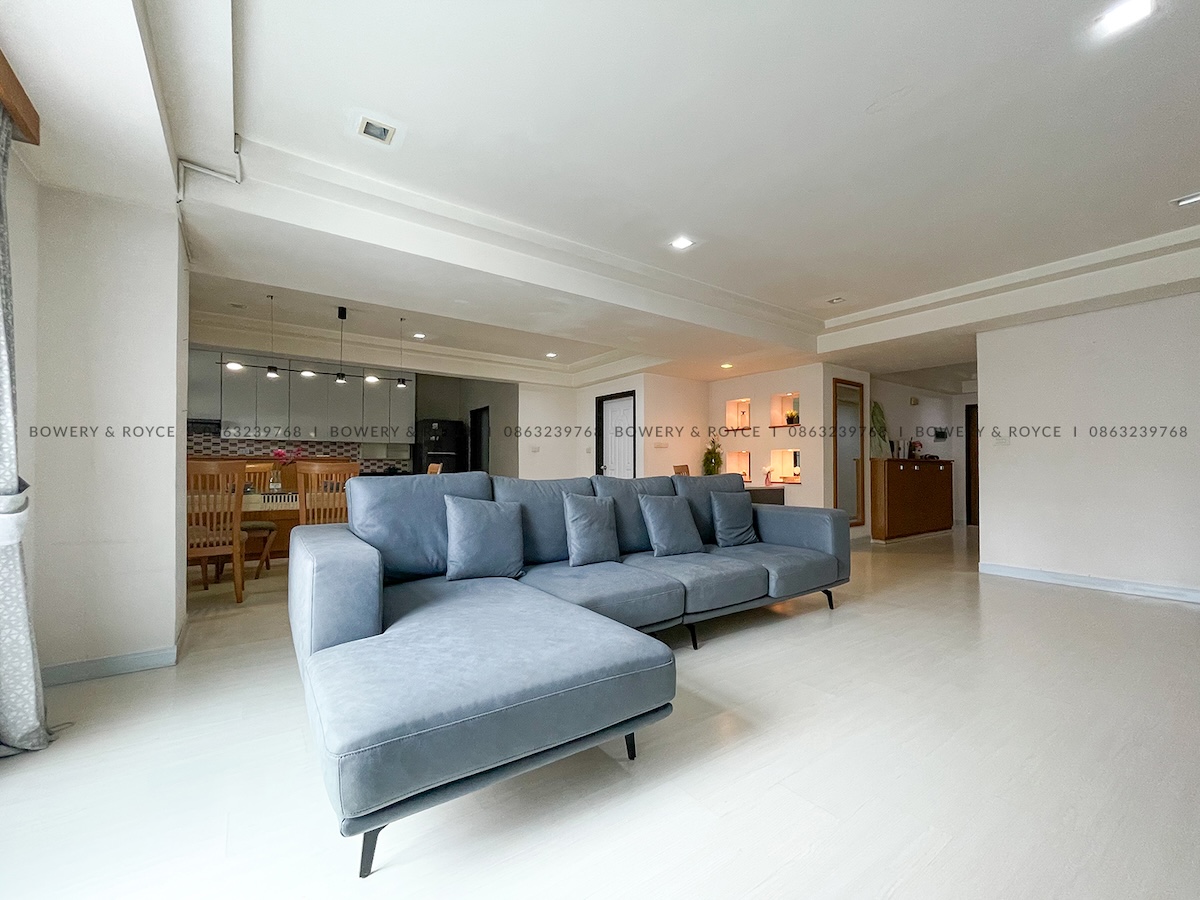 Cozy Three Bedroom Condo for Rent and for Sale in Phrom Phong