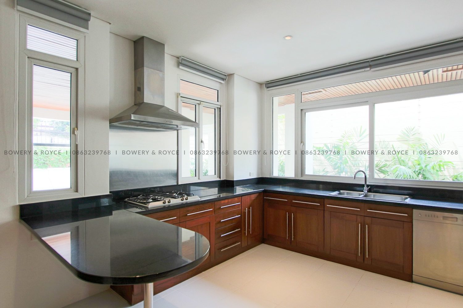 Beautiful Four Bedroom Villa with Private Pool for rent in Phrom Phong