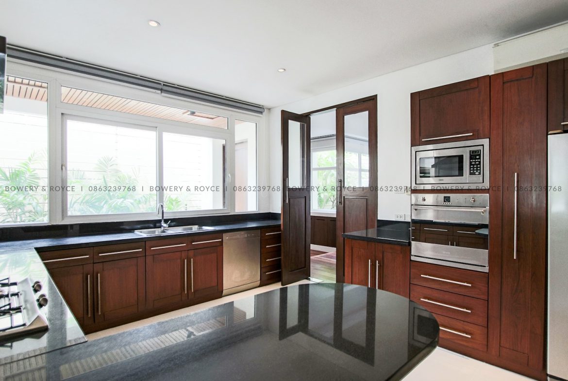 Beautiful Four Bedroom Villa with Private Pool for rent in Phrom Phong