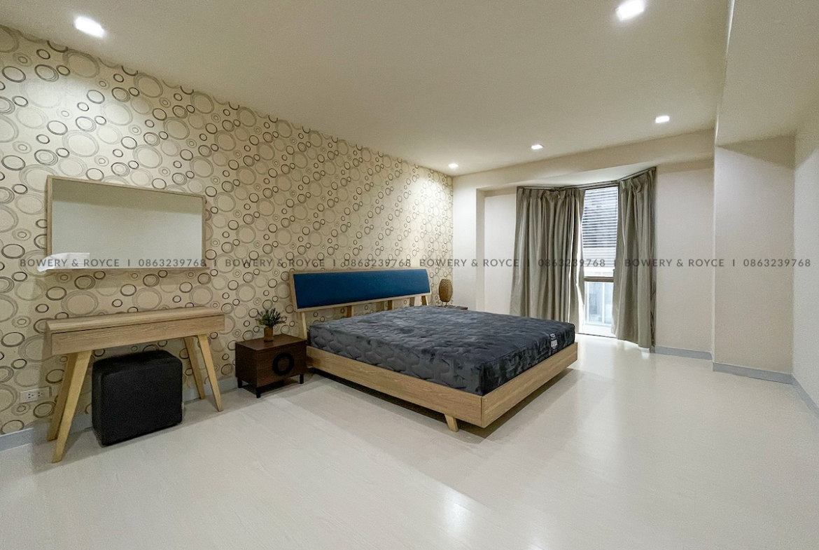 Cozy Three Bedroom Condo for Rent and for Sale in Phrom Phong