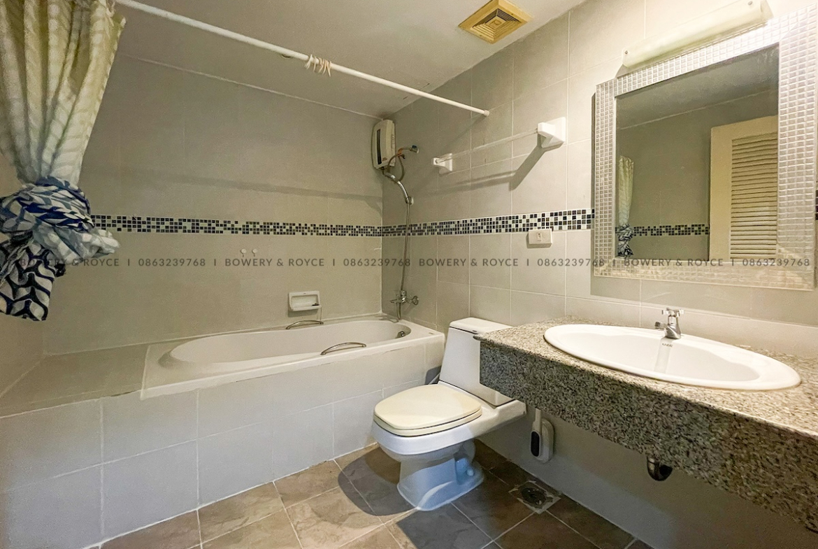 Cozy Three Bedroom Condo for Rent and for Sale in Phrom Phong