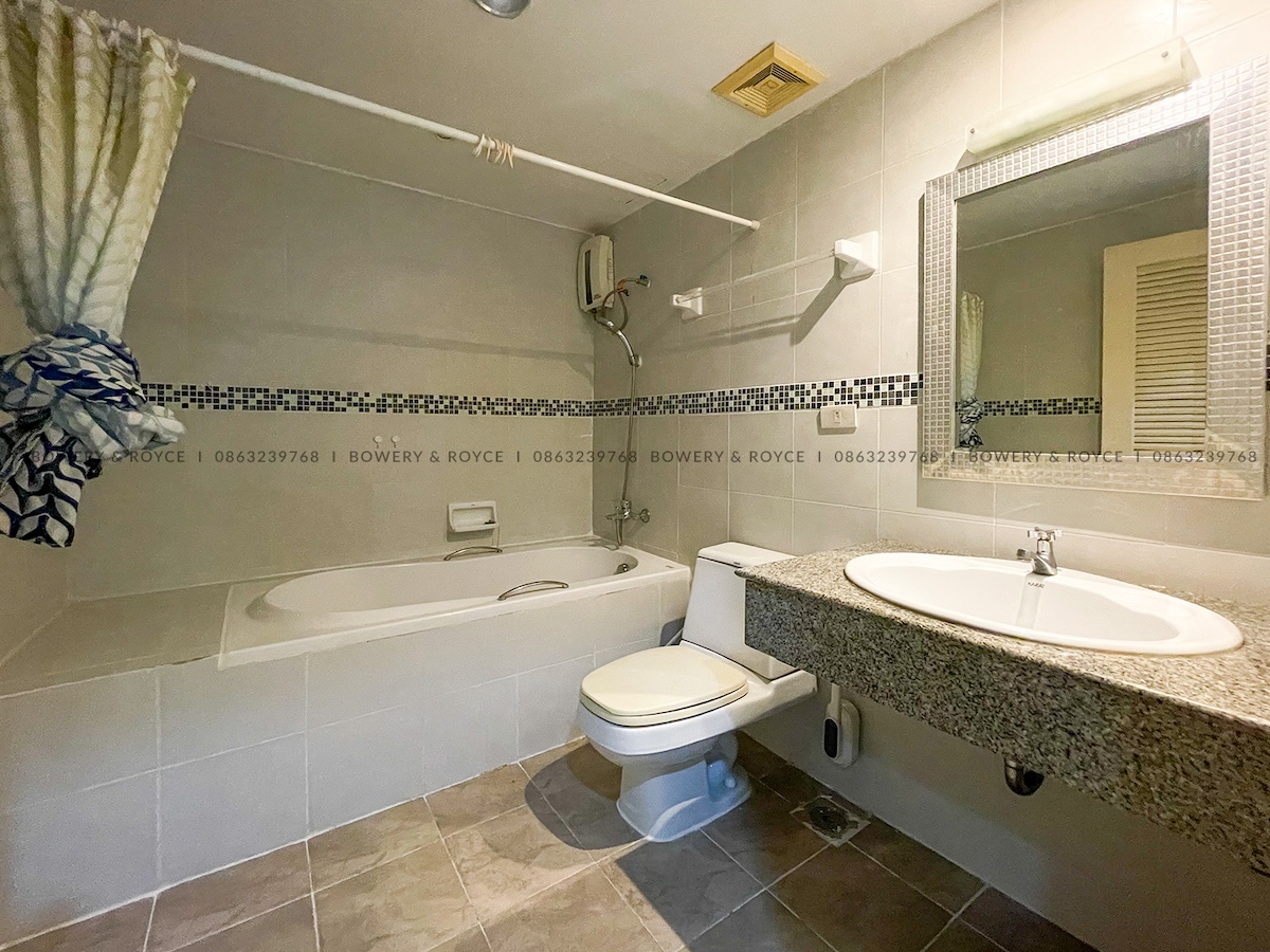 Cozy Three Bedroom Condo for Rent and for Sale in Phrom Phong