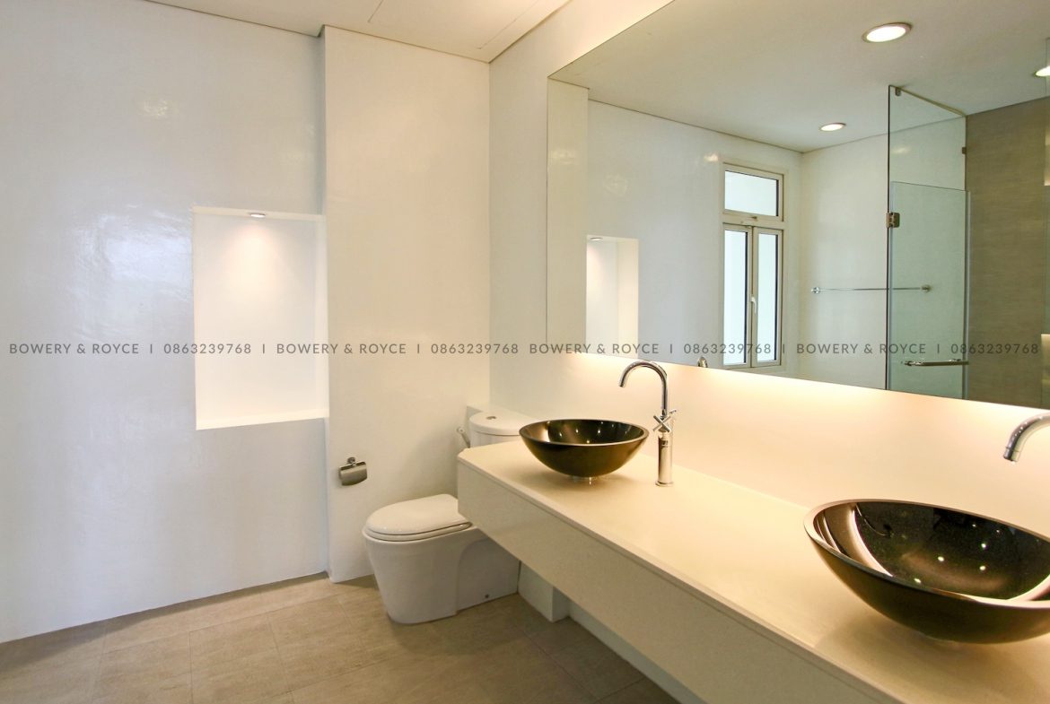 Beautiful Four Bedroom Villa with Private Pool for rent in Phrom Phong