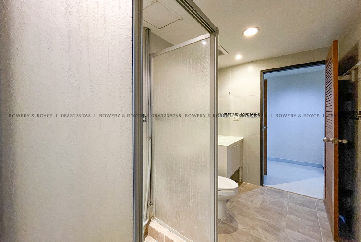 Cozy Three Bedroom Condo for Rent and for Sale in Phrom Phong