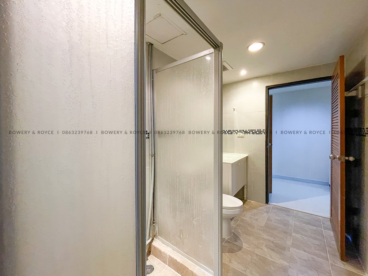 Cozy Three Bedroom Condo for Rent and for Sale in Phrom Phong
