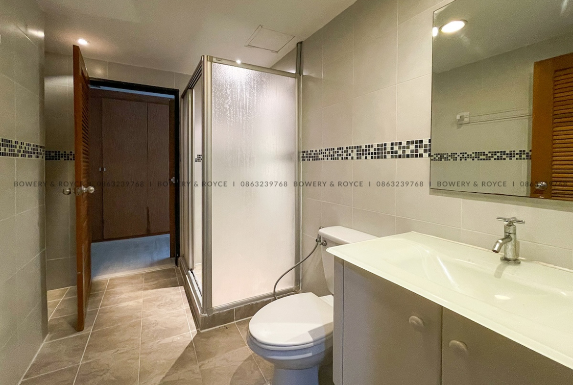 Cozy Three Bedroom Condo for Rent and for Sale in Phrom Phong