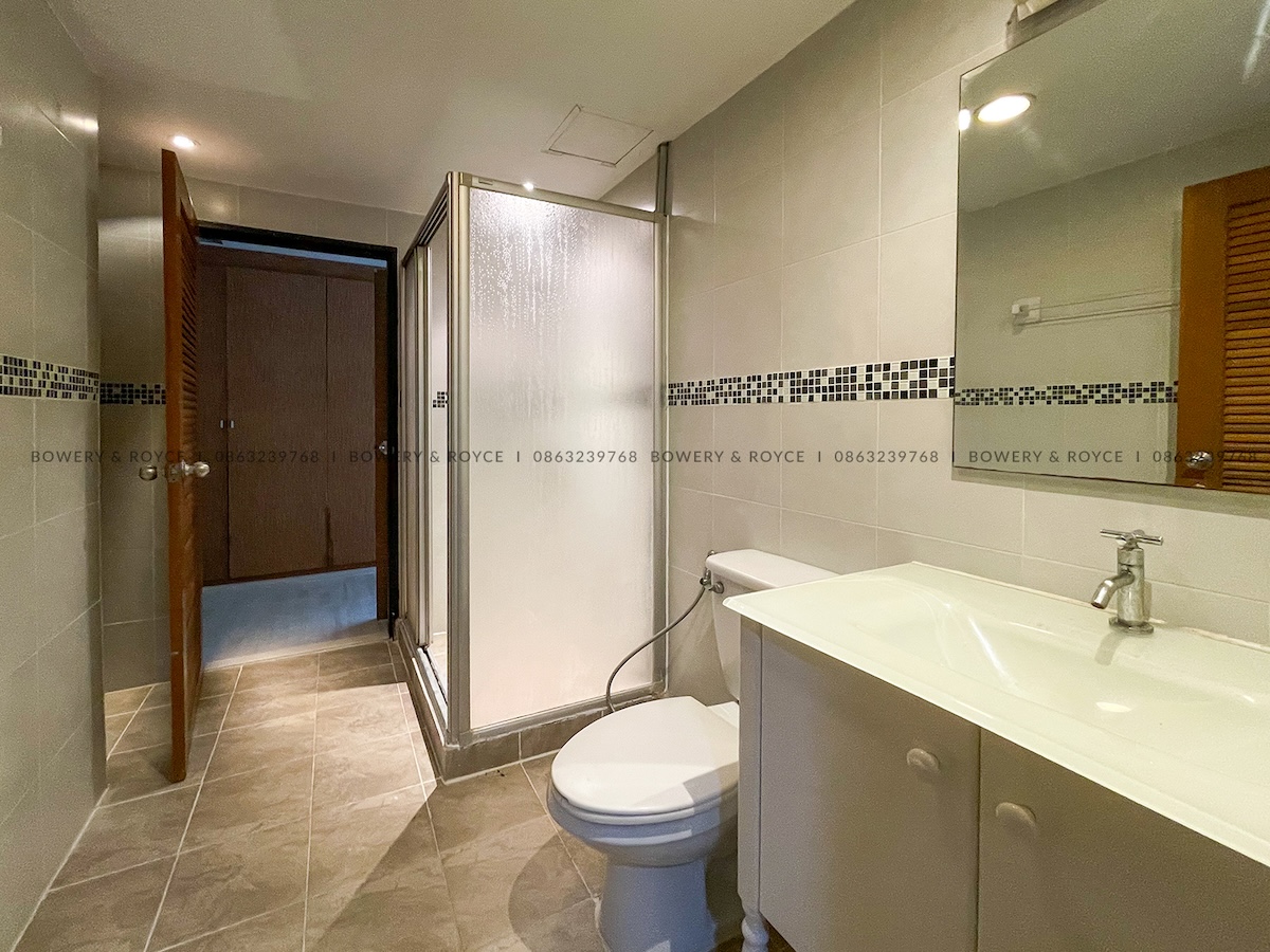 Cozy Three Bedroom Condo for Rent and for Sale in Phrom Phong